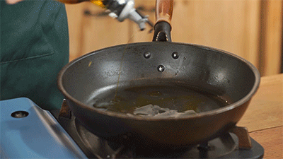 青椒炒豆腐的做法，豆腐做法简单又好吃（家常素食：青椒炒豆腐）