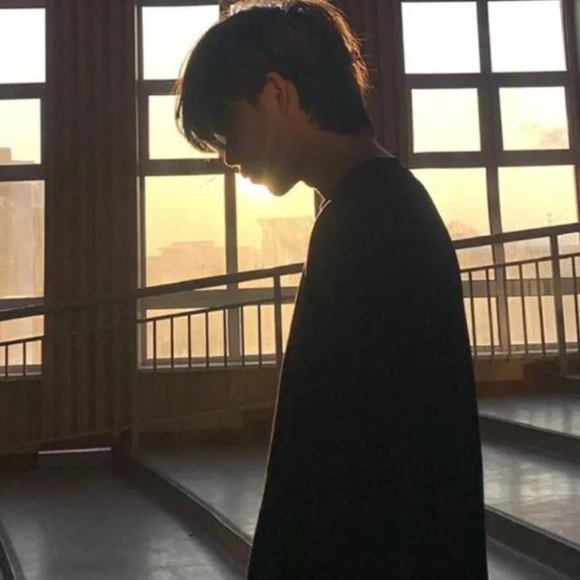 airpods电量怎么看，ins成熟帅气真人魅力男生头像 远渡人间惊鸿宴微信（分享：帅气超A·男生头像）