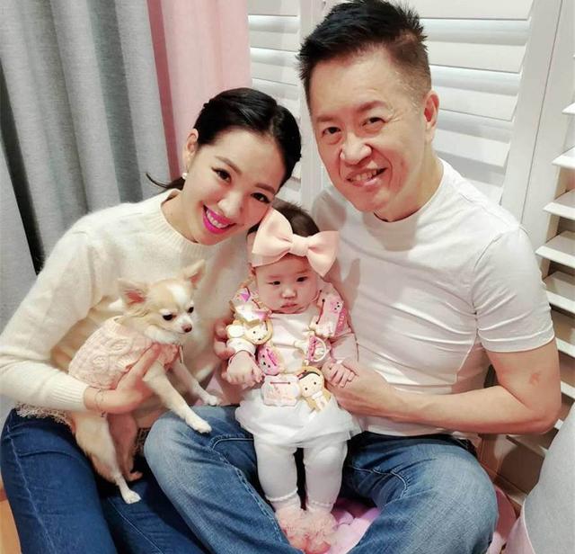 刘伊心身高体重，郑家纯的介绍（与60岁富豪老公拍写真）