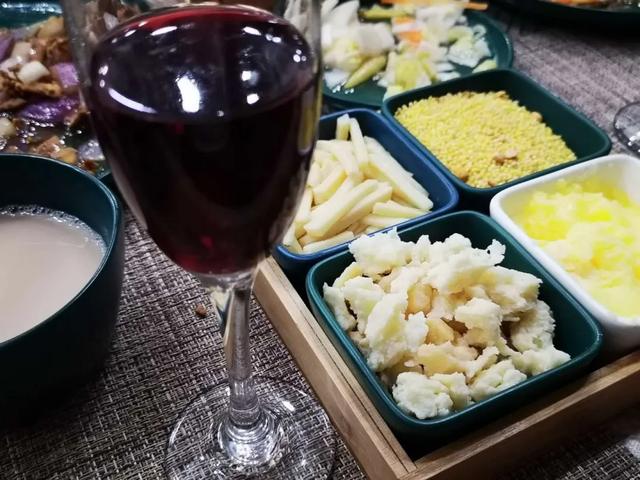 内蒙古自制的干奶酪怎么吃,内蒙古干奶酪图片(锡林郭勒奶酪攻略——带你品草原花样美食) 内蒙古自制的干奶酪怎么吃,内蒙古干奶酪图片(锡林郭勒奶酪攻略——带你品草原花样美食)