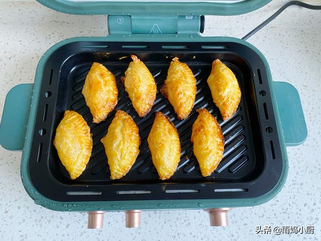 蛋挞菠萝酥制作方法，蛋挞皮菠萝包的做法（香酥掉渣的菠萝酥）