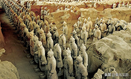 秦始皇陵位于哪里，秦始皇陵是在哪个地方（世界上最大的地下皇陵——秦始皇陵）