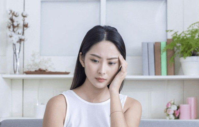 夏天皮肤出油怎么办，夏天皮肤出油怎么回事（皮肤变得油腻应该怎么护理）