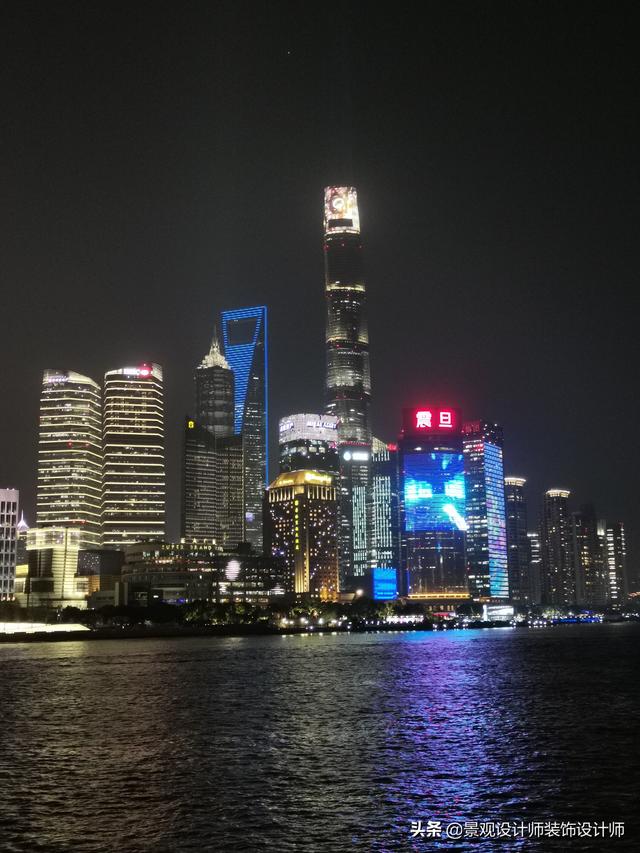上海外滩夜景图片，外滩夜景美丽迷人让人流连忘返（上海市外滩夜景）