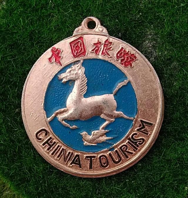 马踏飞燕什么意思，马踏飞燕的意义（中国旅游徽标“马踏飞燕”的由来）