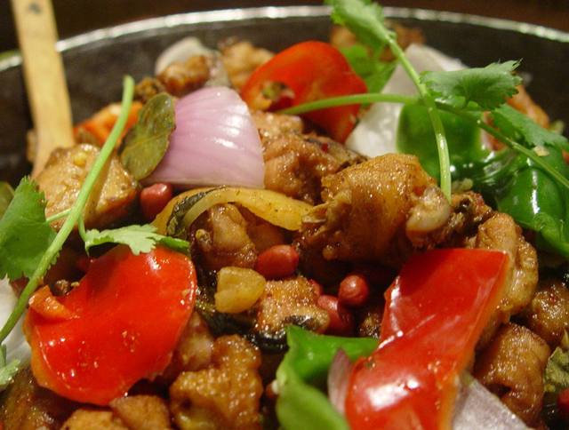 川菜干锅鸡的做法，川味干锅鸡怎么做最好吃（苗家干锅鸡配方及制作方法）