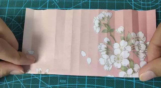 纸扇子的做法，纸扇子的做法描述（教你做5款夏季手工扇）