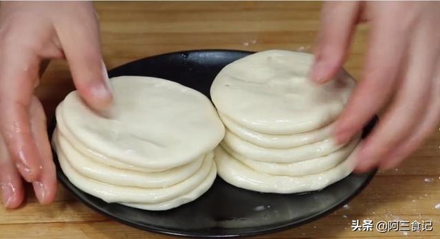 怎样烙春饼才既软又好吃，这两步万万不能省