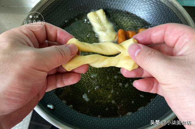 蒙古果子的做法，蒙古果子做法和配方（2碗面粉打3个鸡蛋）