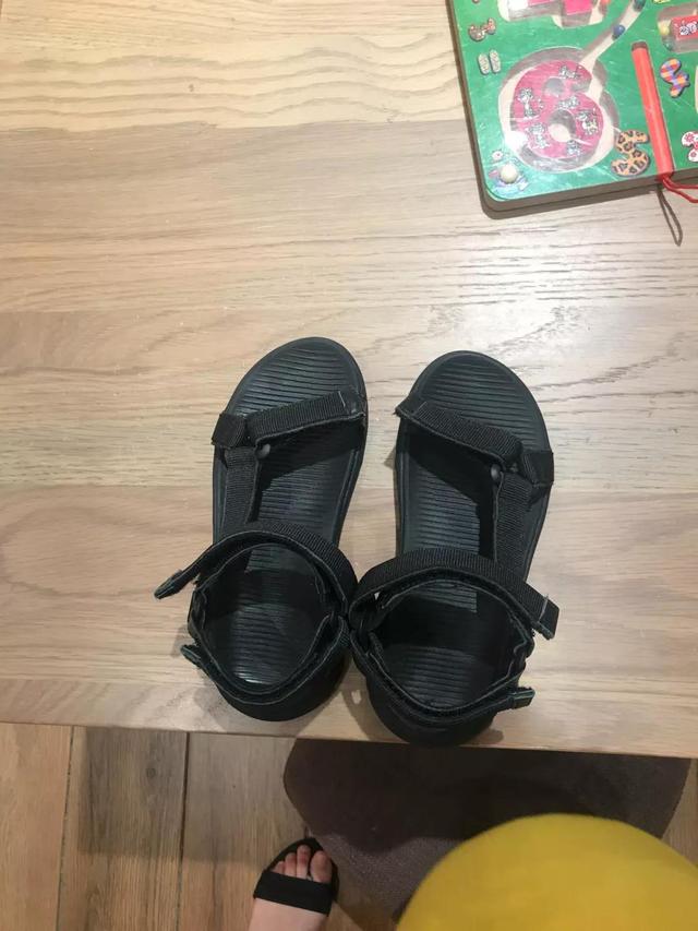 儿童凉鞋怎么选择比较好，儿童凉鞋到底要怎么选