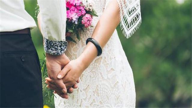 35岁男人超过三个月不碰老婆，老公三个月没碰我他有问题吗（中年男人为什么不愿意和妻子同房）