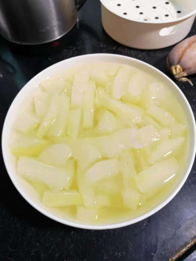 柚子皮能炒菜吗，柚子皮能炒菜吗（居家特色小菜可以有）