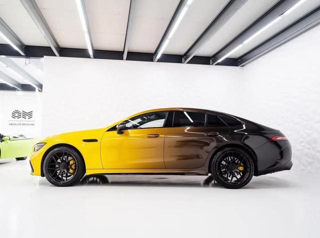 亮膜和哑膜有什么区别，彩盒亮膜和哑膜有什么区别（汽车改色膜的新玩法）