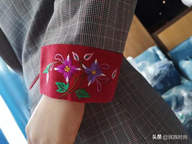 别具特色的布依服饰，别具特色的布依服饰作品（非遗复古风也能穿出时尚）