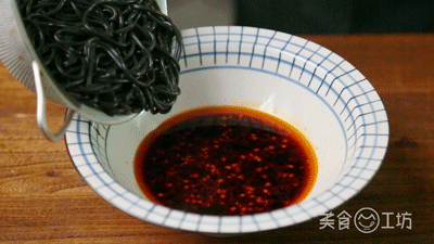 孕妇能吃蕨根粉吗，蕨根粉什么人不能吃（这一碗销魂粉，调好料汁很重要）