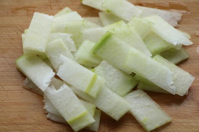 炒冬瓜的家常做法，虾仁炒冬瓜的家常做法（冬瓜不用再做汤了）