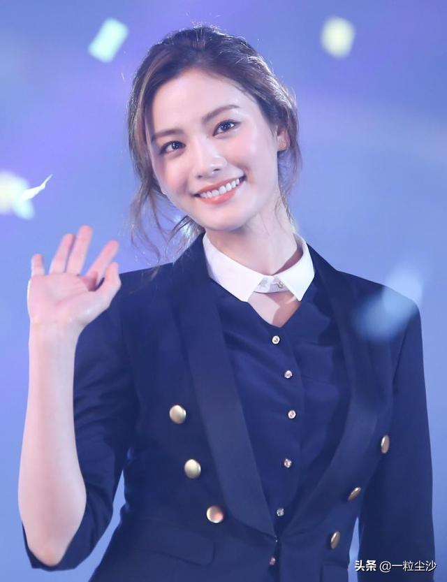 nana初美，三次最美面孔“nana”