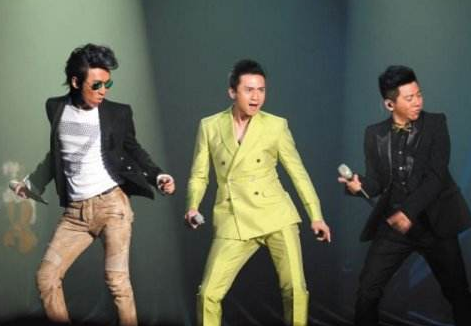 奔跑歌词，奔跑歌词图片（黄征疑发文暗示羽泉组合人品）