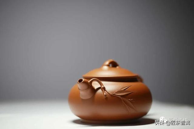  鉴别紫砂壶真伪的11种方法，辨认紫砂壶的真假简单有效的方法（一分钟教你辨别真假紫砂壶） 