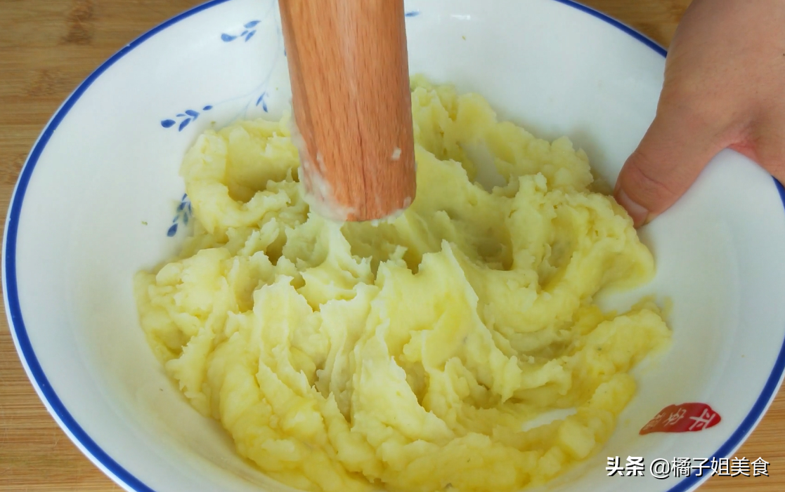 圖片[2]-創新中秋月餅：土豆芝麻椰蓉月餅做法 無水無油 健康又美味-起舞食譜網