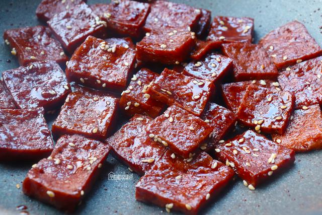 豆腐干简单的做法，豆腐干简单的做法视频（上海特色小吃蜜汁豆干）