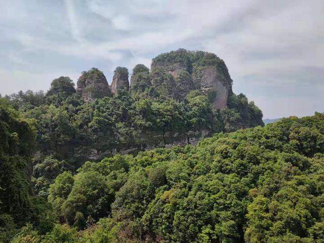 梅州五指石风景区，五指石风景区里面的磨肚峰简介（风景秀丽的小众旅游胜地）