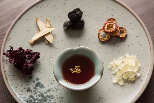 中药乌梅的功效和作用，中药乌梅的功效与作用及药用价值（快来喝一碗风味茶饮，健康一夏）