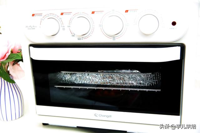 炸薯条的制作方法，如何制作家庭版炸薯条（几滴油炸出一大盘薯条）