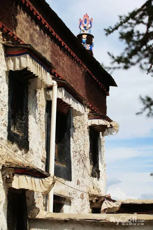 我的家乡在日喀则是什么歌，我的家乡在日喀则是什么歌歌词是什么意思（行走在通天的路上<中>）