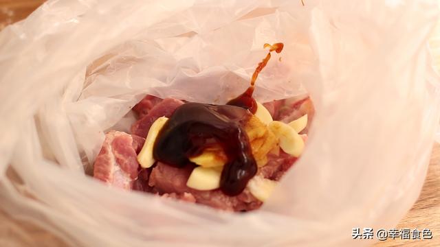 番茄酱酸甜排骨的做法，酸甜排骨用什么番茄酱（教你在家做茄汁排骨）