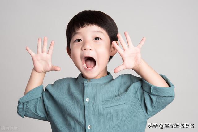 讲解山的笔顺及山的笔画顺序怎么写！，山的笔画顺序正确写法图（带“山”字的男孩名字）