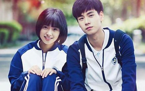 学生进入青春期后,家长应给予更多关注,尽量避免早恋问题