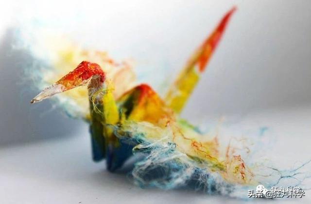如何做一个千纸鹤，怎样才能做千纸鹤（一千天叠出1000种纸鹤）