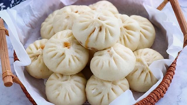 蒸包子是开水蒸还是冷水蒸，蒸包子用冷水还是热水（“开水蒸”和“冷水上锅蒸”区别挺大）