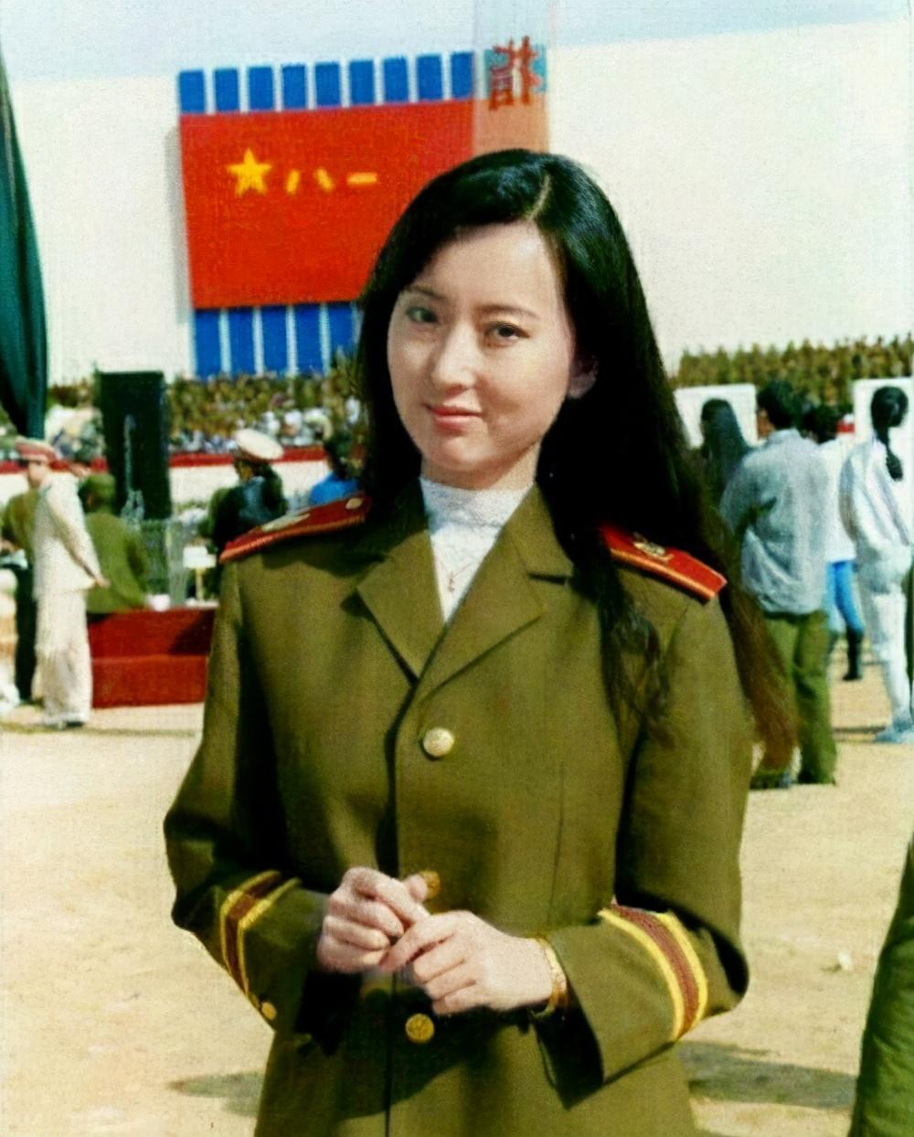 并且说这个角色非"林黛玉"莫属,陈晓旭成了电视剧《黑葡萄》女主角