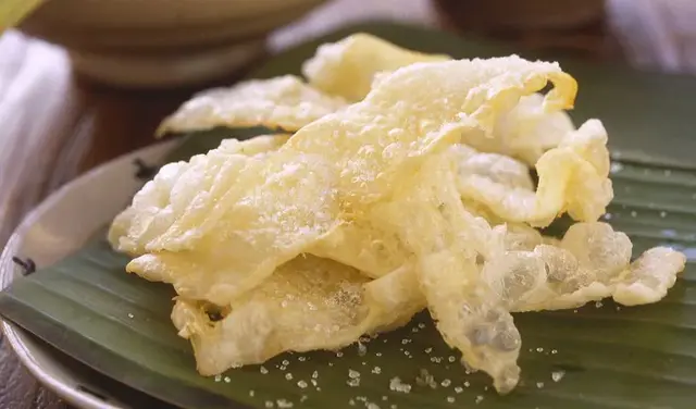 乳扇是什么奶做的，乳扇是怎么做的（大理白族手工美食乳扇）