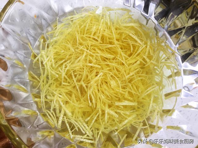 柚子茶的做法，柚子茶的功效与作用及食用方法（入冬后建议多喝蜂蜜柚子茶）