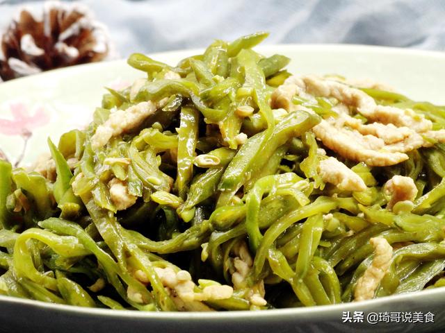 骨头炖土豆的做法，土豆炖骨头百科（1斤相当于20个鸡蛋）