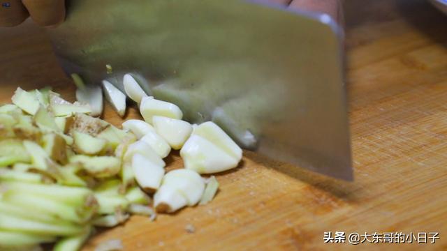 白鲢怎么做好吃又简单 白鲢的做法，白鲢怎么做好吃又简单（4斤大鱼上桌一点不剩）