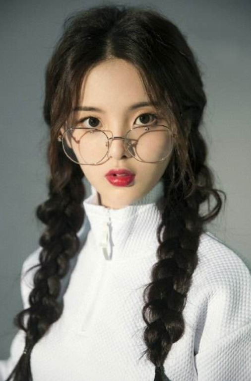 杨超越电视剧剧名，杨超越新剧名字（杨超越新剧《神医凰后》确认改名）