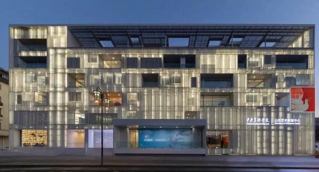 附近书店在哪个位置离我最近，离这里最近的文具店（厦门这些“有颜有料”的书店）