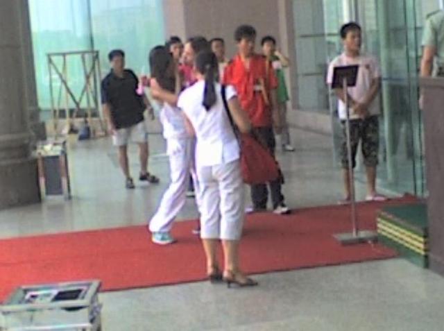 唐笑老公造型机构是哪个，唐笑老公（被“一脚”踢断星途的唐笑）