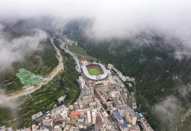 中国最美景观大道是从哪儿到哪儿，中国最美景观大道318国道从哪儿到哪儿（带你走进“中国人的景观大道”）