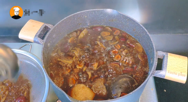 秋梨膏是什么意思，天下谁人不识君的君是什么意思（配方和做法告诉你）