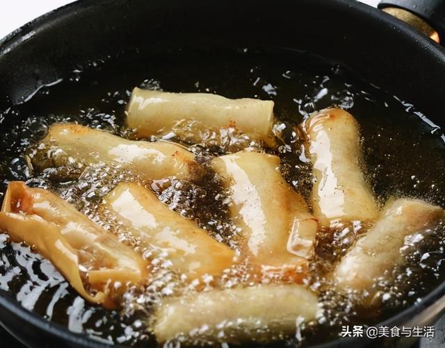 家庭自制春卷皮，煎饼果子面糊的做法（教你在家做春卷）