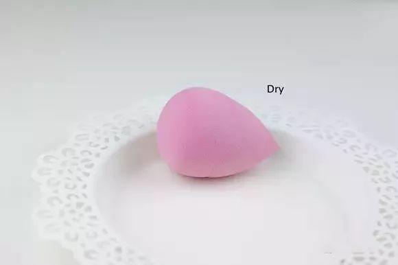 新粉扑的正确使用方法是什么，刚买的粉扑应该怎么用（一只“小小”的海绵粉扑居然有“百种”使用方法）