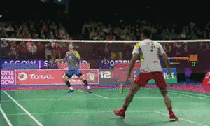 打羽毛球靠哪里发力，打羽毛球用什么地方发力（羽毛球的进攻利器“点杀”你会吗）