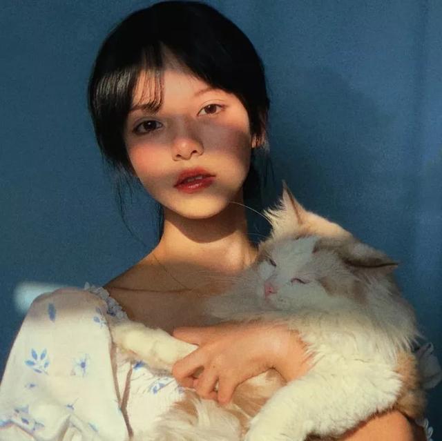 时尚气质女头/女孩子的气质要有也要有素质，微信头像，时尚气质女头/女孩子的气质要有也要有素质（有气质的女生头像）