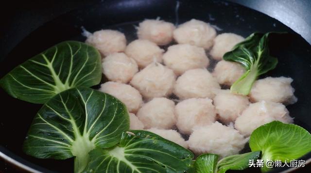 水煮丸子的做法猪肉丸子，丸子汤怎么做好吃又简单（鸡脯肉做丸子吃着太柴）