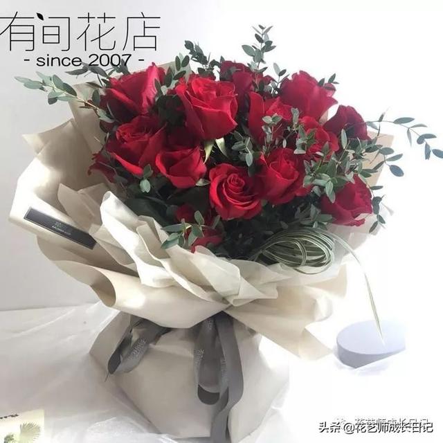 玫瑰花的寓意和花语，香槟色玫瑰（香槟色玫瑰代表什么）